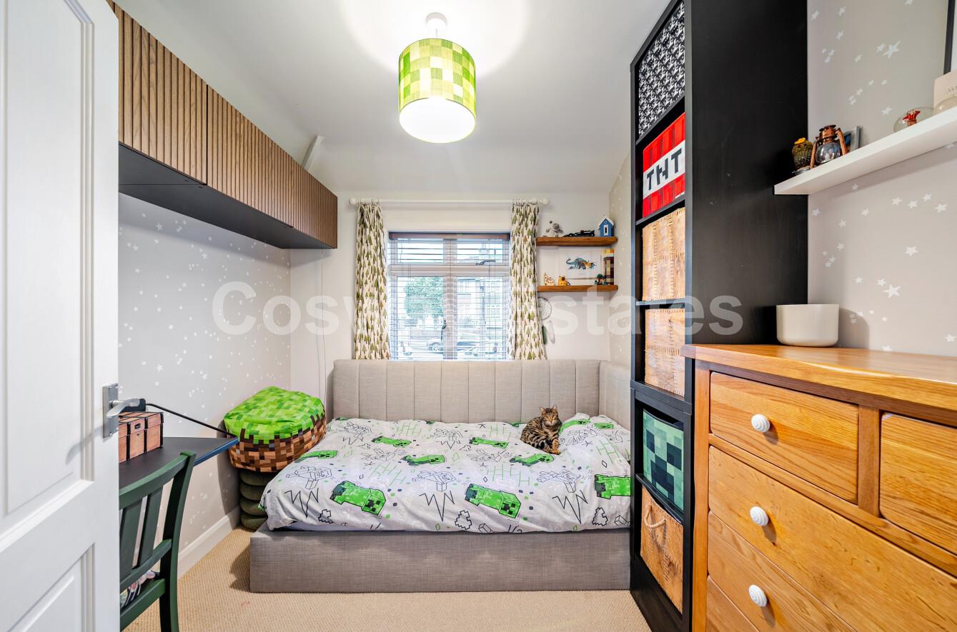 Woodcote Avenue, Mill Hill, NW7, London